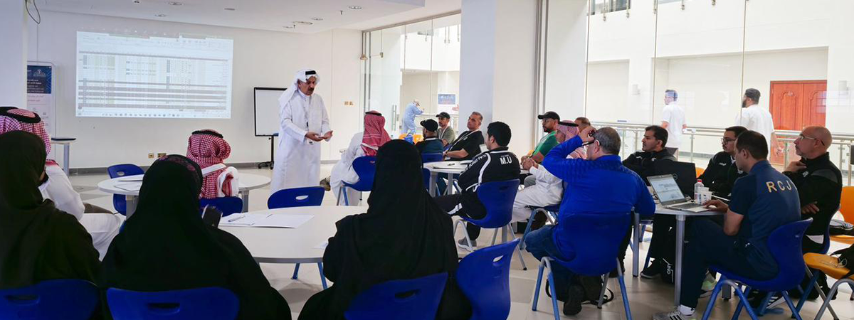 جامعة الملك خالد تختتم ورشة “مؤشر أداء الجامعات في النشاط الرياضي” ضمن فعاليات سباحة 2025
