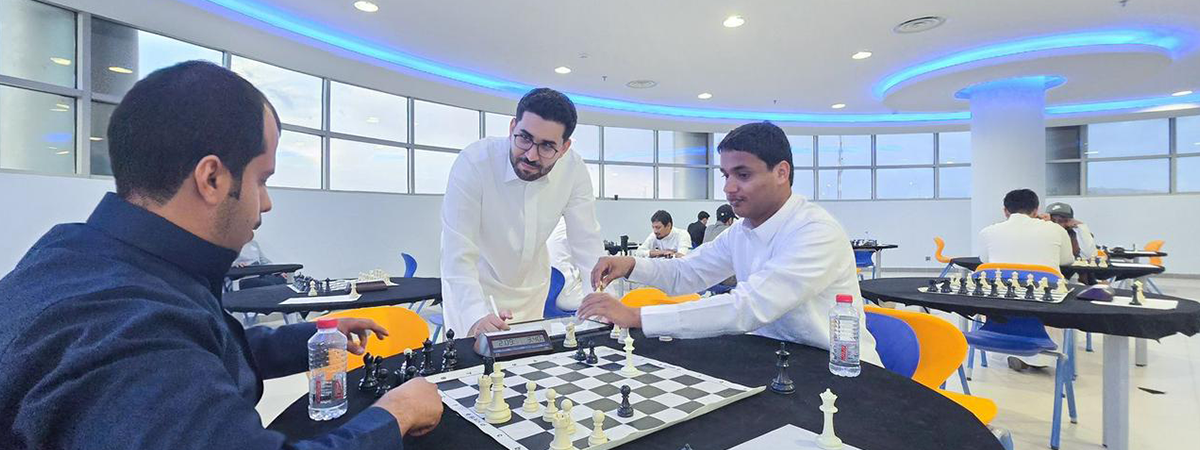 بطولة الشطرنج المفتوحة تجمع 26 لاعبًا ضمن فعاليات سباحة الجامعات 2025 بجامعة الملك خالد