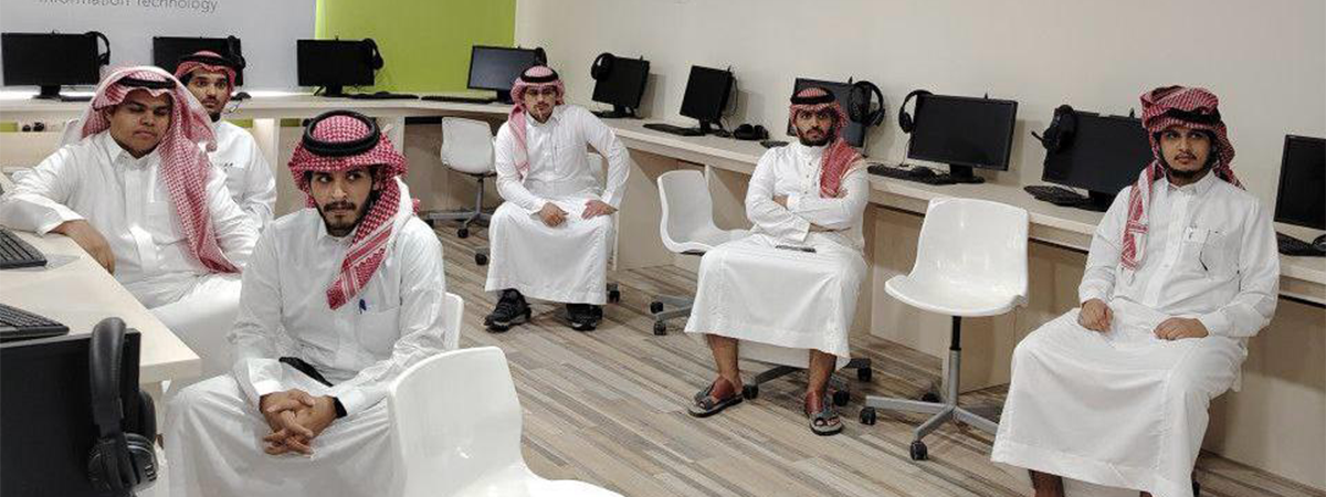 Applied College Club in Tanomah Organizes “Smart Connections” to Promote Awareness of Cloud Computing and Smart Communications