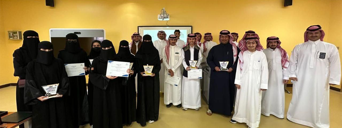 نادي كلية الآداب يختتم أنشطته السنوية بحفل مميز