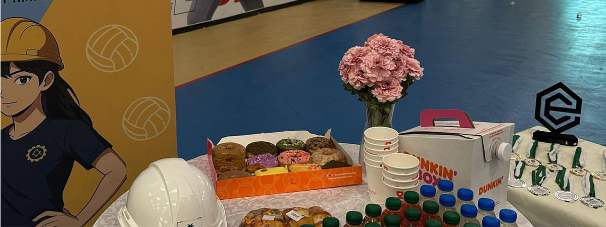 مباراة كرة طائرة للطالبات