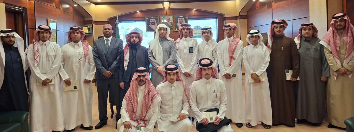 زيارة ميدانية للطلاب تحت شعار “طلاب كلية الحقوق في رحاب العدالة”