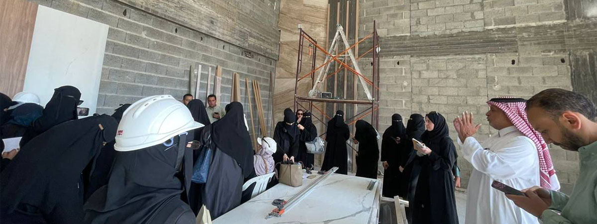 زيارة ميدانية لموقع بناء