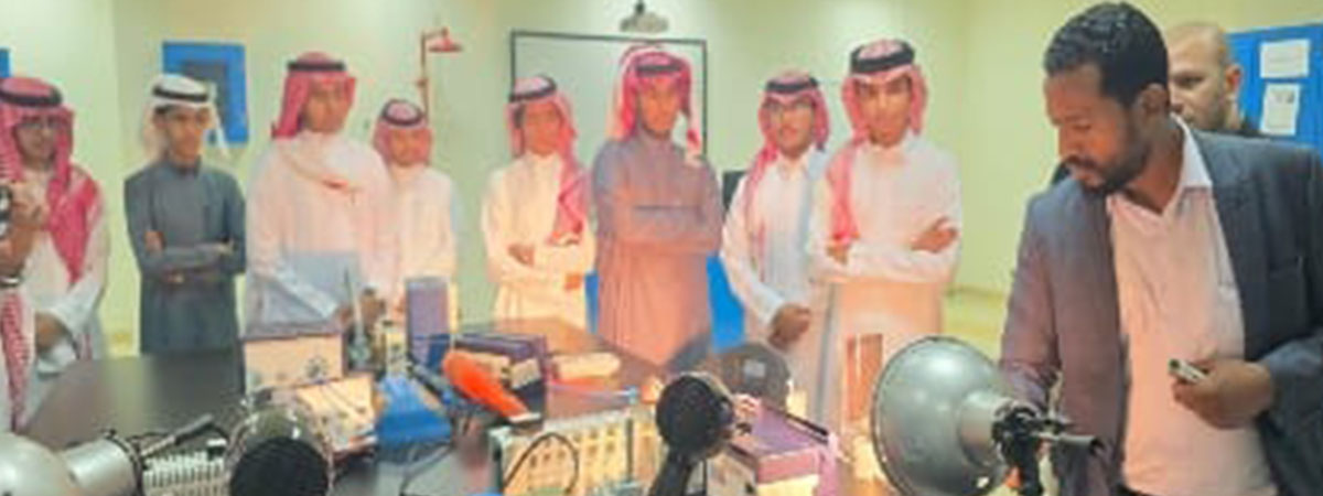  زيارة تعريفية لطلاب مدرسة الأندلس الثانوية